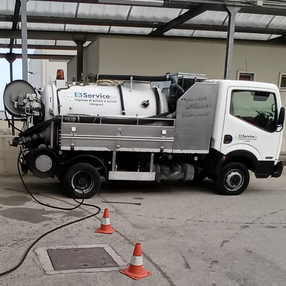 Camion per Servizio Autospurgo effettuato a Noci ed in provincia di Bari